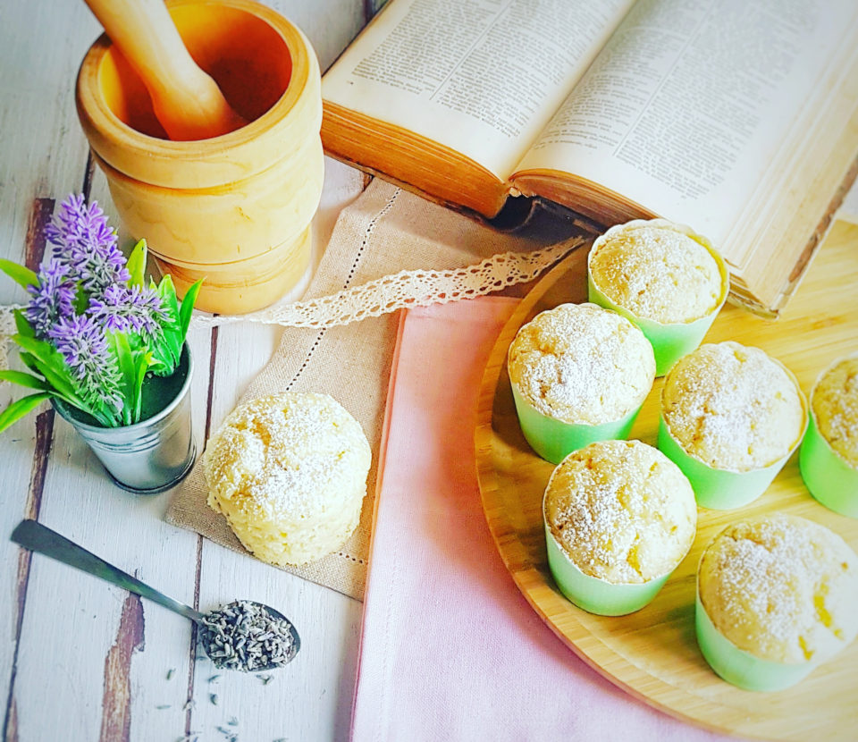 (Italiano) Muffin vegani al limone e lavanda